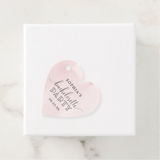 Étiquette de cadeau de fête de bachelorette rose (En situation)