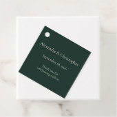 Étiquette de cadeau de mariage vert profond (En situation)