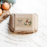 Étiquette de carton d'oeuf vintage Farm Kraft Scri<br><div class="desc">Améliorez votre ferme familiale ou familiale avec ce étiquette vintage en carton d'oeuf avec un script facilement personnalisable avec des illustrations de poulet aquarelle. Consultez notre magasin pour plus de dessins de étiquettes en carton d'oeufs.</div>