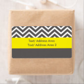 Étiquette de colis moderne Chevron gris jaune (En situation)