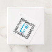 Étiquette de don à monogramme à clé grecque (En situation)