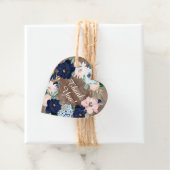 Étiquette de faveur de mariage rustique Navy Flora (En situation)