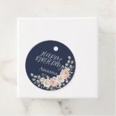 Étiquette de faveur personnalisée ronde florale ro (En situation)