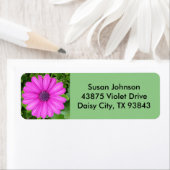 Étiquette de fleurs violettes (En situation)