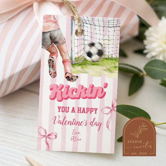 Étiquette de la Saint-Valentin à rayures avec un n