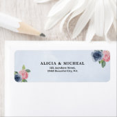 Étiquette de l'adresse de retour bleu et rose pâle (En situation)