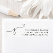 Étiquette de l'adresse de retour du monogramme ini (En situation)