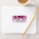 Étiquette de l'adresse de retour florale Pink Peon (En situation)