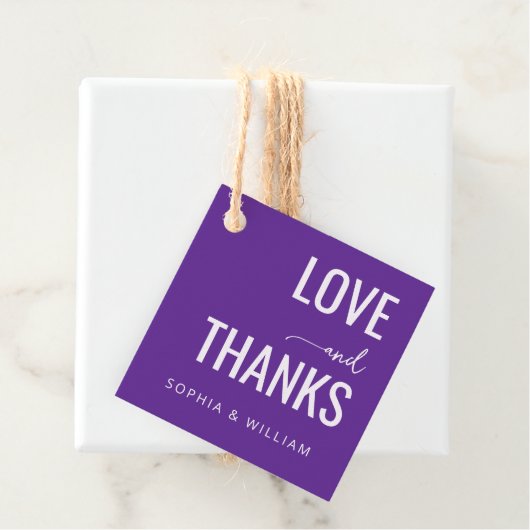 Étiquette de mariage typographique violet chaud (En situation)