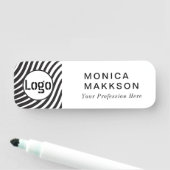 Étiquette de nom de logo et de titre (En situation)