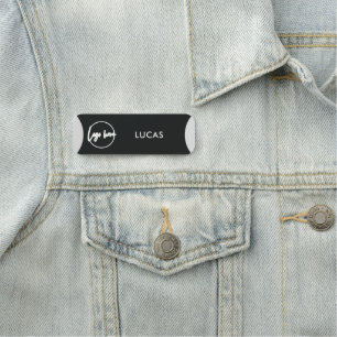 Étiquette de nom de personnel de base de logo d'en