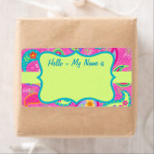 Étiquette de nom du Motif Fuchsia Paisley Hot Pin (En situation)