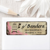 Étiquette de retour de la cage à oiseaux rose (En situation)