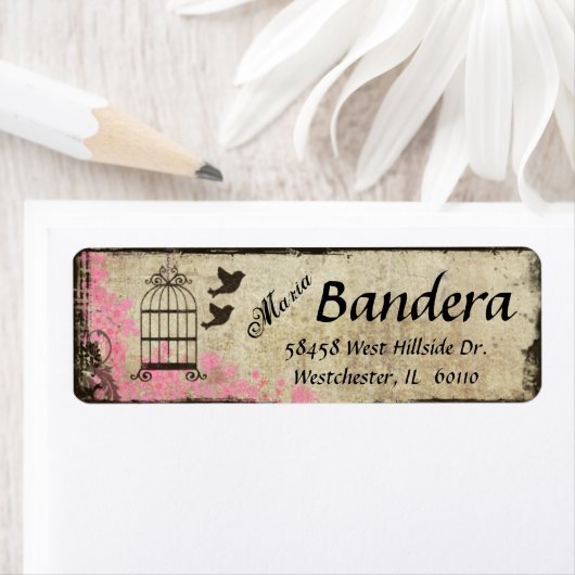 Étiquette de retour de la cage à oiseaux rose (En situation)