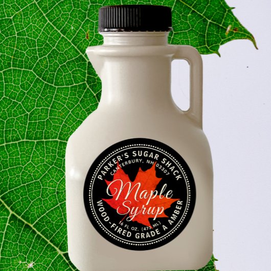 Étiquette de sirop d'érable au bois avec feuille d