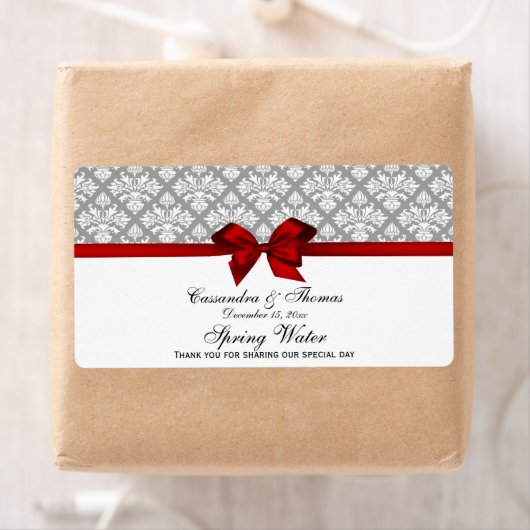 Étiquette d'eau gris foncé blanc damassé avec cabo (En situation)