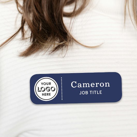 Étiquette d'employé bleu marine Logo de société mo