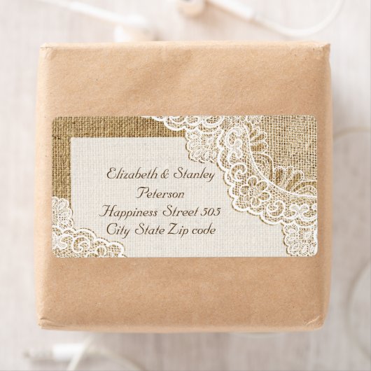 Étiquette Dentelle blanche rustique sur mariage burlap (En situation)