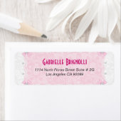 Étiquette Dentelles florales roses et perles blanches (En situation)