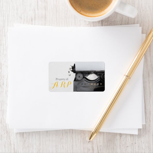 Étiquette des initiales de l'ancienne machine à éc (En situation)