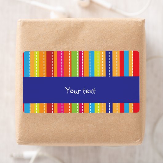 Étiquette Design à rayures arc-en-ciel (En situation)