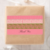 Étiquette d'impression de fourrure d'animal rose (En situation)