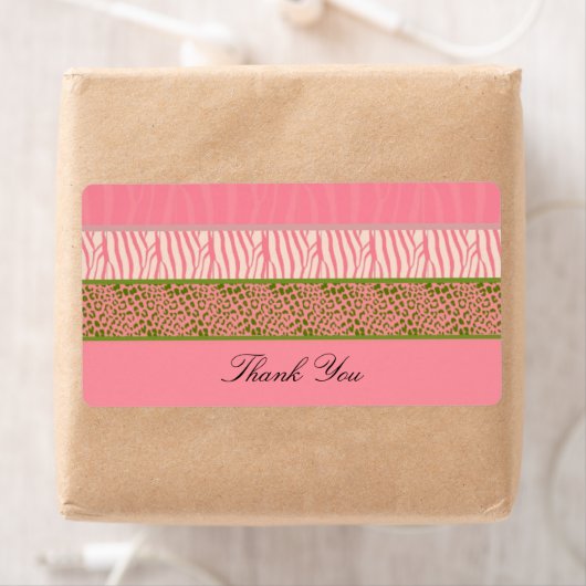 Étiquette d'impression de fourrure d'animal rose (En situation)