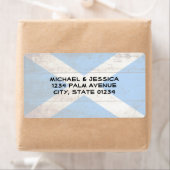 Étiquette Drapeau écossais sur le vieux grain de bois (En situation)