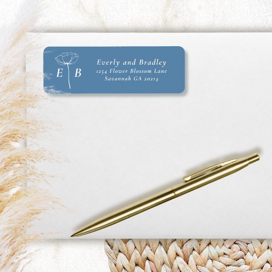 Étiquette Dusty Blue White Monogram Floral Accent Address