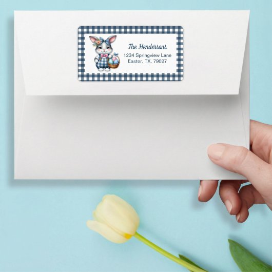 Étiquette Easter Bunny with Basket of Eggs on Blue Gingham