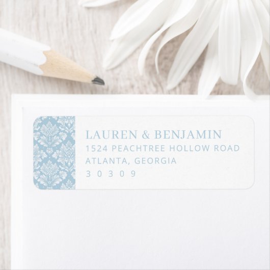 Étiquette Elegant Blue Damask Floral (En situation)