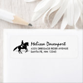 Étiquette Élégant cavalier de pression exécutant une Pirouet (En situation)