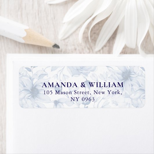 Étiquette Elegant dusty Blue Floral Return Address Label (En situation)