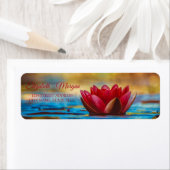 Étiquette Élégant Lotus Rouge Glamour (En situation)