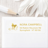 Étiquette Élégant Monogram Gold Butterfly Adresse de retour (En situation)