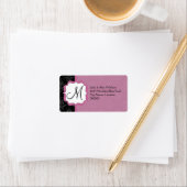 Étiquette Élégant Monogram Mauve Damask (En situation)