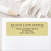 Étiquette Élégant nouveau Faire-part d'adresse en noir et or (En situation)