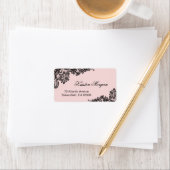 Étiquette Élégant rose vierge avec dentelle noire unique (En situation)