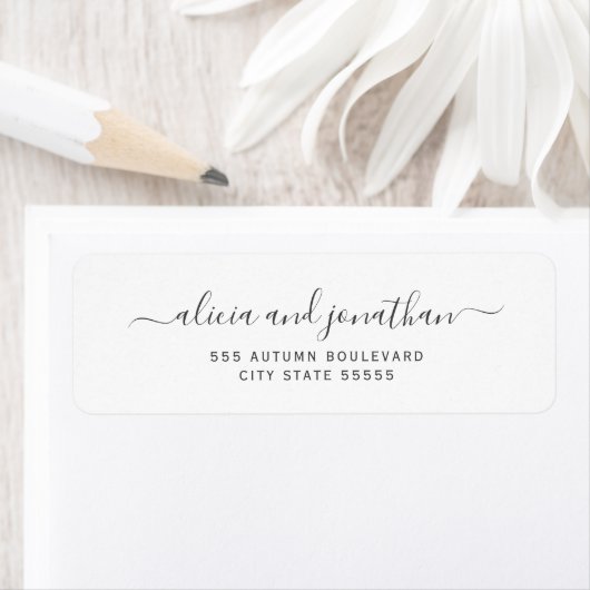 Étiquette Elegant script black white wedding return address (En situation)