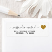 Étiquette Élégant Script Gold blanc adresse de retour (En situation)