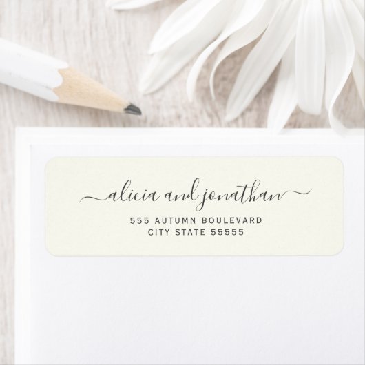 Étiquette Elegant script ivory cream wedding return address (En situation)