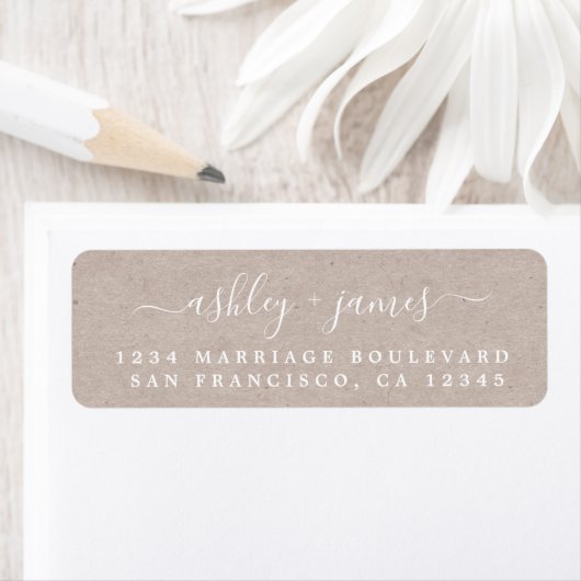 Étiquette Élégant Script Kraft Mariage papier Adresse de ret (En situation)