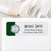 Étiquette Élégant timbre d'argent Monogramme sur vert de la (En situation)