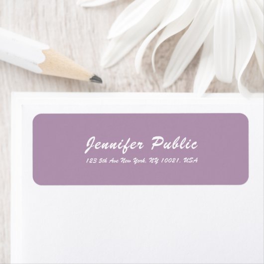 Étiquette Élégant violet blanc moderne Script simple Modèle (En situation)