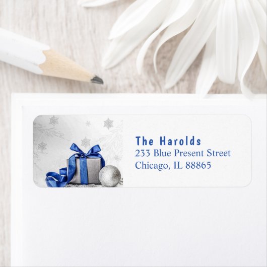 Étiquette Élégante boîte cadeau de Noël avec ruban bleu (En situation)