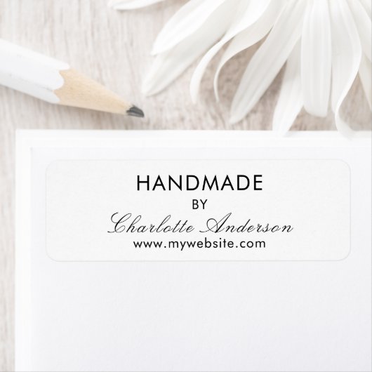 Étiquette Fabriqué à la main avec le nom blanc (En situation)
