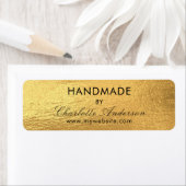 Étiquette Fabriqué à la main de nom or métallique (En situation)