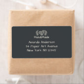 Étiquette Fabriqué à la main par le coeur artisanal Chalkboa (En situation)