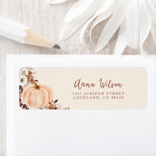 Étiquette Fall in Love Pumpkin Bridal Shower Return Address (En situation)