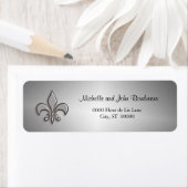 Étiquette Faux Metal Argent Fleur de Lis (En situation)